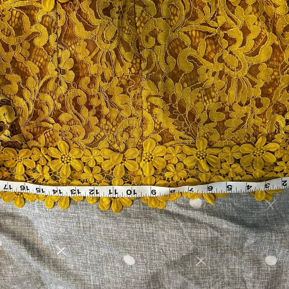 Golden dress - Picture 5 of 7